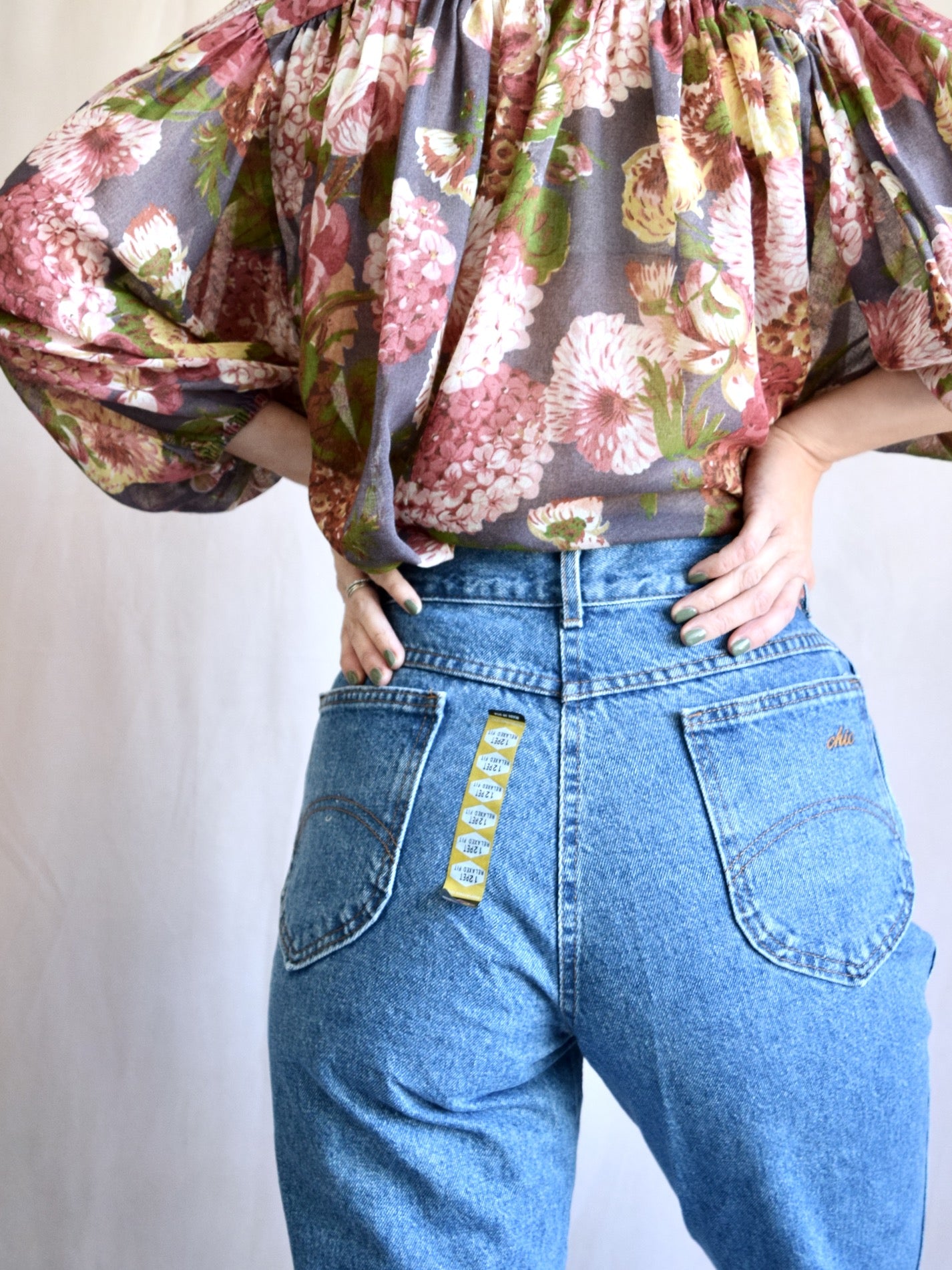 28 x 27 vintage 1990s high-waisted denim by Chic jeans in light blue wash, new old stock